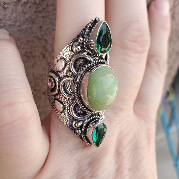New Chrysoprase and Peridot Silver Statement Ring. - Picture 8 of 16